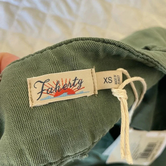 Faherty Arlie green front waist tie shorts - Picture 7 of 10